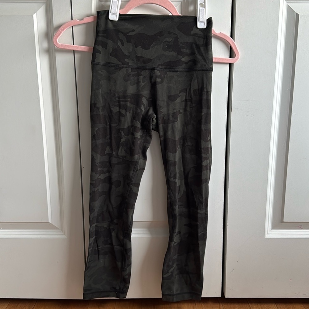 Lululemon 23” cropped green camo align leggings